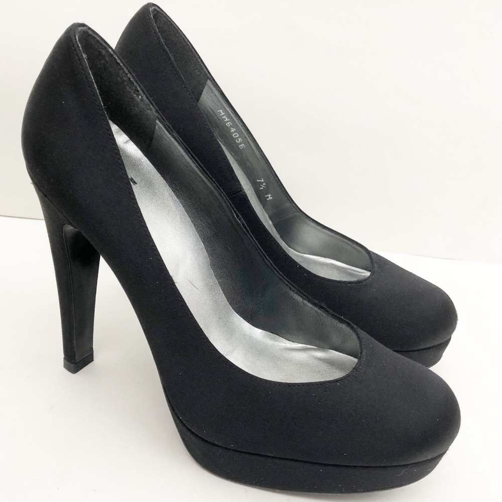 Stuart Weitzman Black Heels Size 7.5